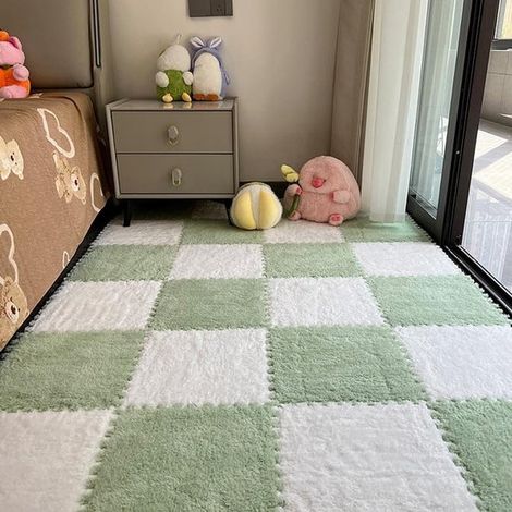 Un tapis puzzle de 12 pièces - avec des dalles de sol puzzle en mousse EVA antidérapantes - composé de dalles de moquette moelleuses interconnectées (1/5)
