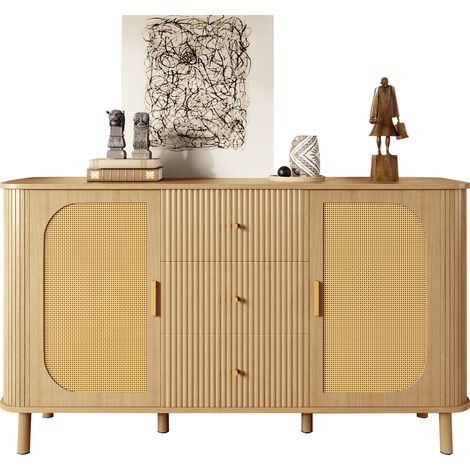 Cette console moderne, dotée de tiroirs, de étagères et de pieds en métal à l’aspect bois, est un meuble très polyvalent pour la salle à manger. C’est un véritable must-have.