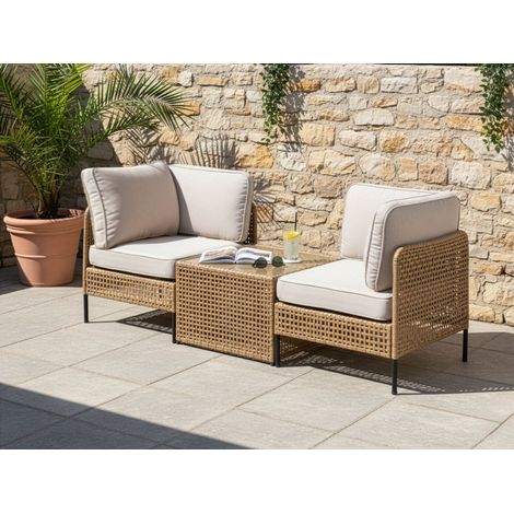 Sofá de exterior con mesa de centro de ratán sintético 2 plazas estructura de metal con cojines para el respaldo y el asiento tablero de vidrio beige claro OMEGANA (1/5)