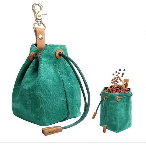 Sac de thérapie canine imperméable (vert) en toile avec cordon de serrage (1/5)