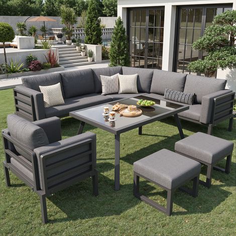 Set de canapés en forme de demi-lune, conçu pour 8 personnes. Structure en fer robuste, avec des coussins gris. Complet avec un bureau en verre, 1 fauteuil et 2 tabourets. (1/5)