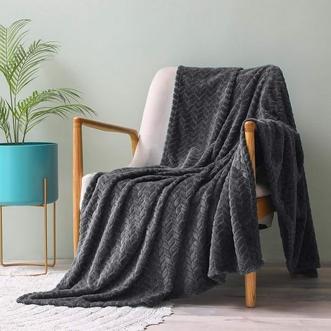 Couverture en Flanelle Super Douce, en Microfibre de Haute Gualité, gris foncé 127 x 178cm, Confortable et Chaude, Convient à Toutes Les Saisons (1/5)
