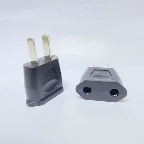 Un adaptateur de voyage (noir) pour prise américaine, adaptateur France vers États-Unis, adaptateur pour prise américaine, adaptateur pour prise japonaise, adaptateur pour Europe, États-Unis, Canada