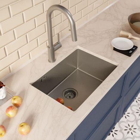 Ceramia Timeless 55x45x21 cm lavello sottotop + miscelatore in acciaio inox con doccetta estraibile, gun metal spazzolato (1/4)