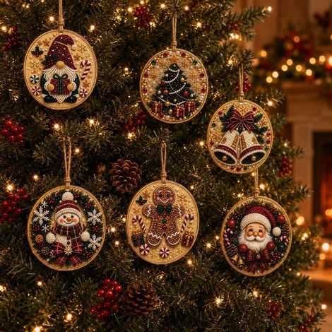 Set mit 6 farbenfrohen Weihnachtsdekorationen aus Holz