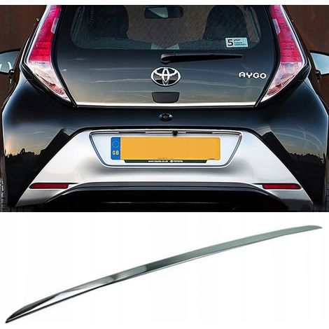 Nuevo embellecedor cromado profesional para la tapa del maletero del Toyota Aygo II 2014. (1/5)