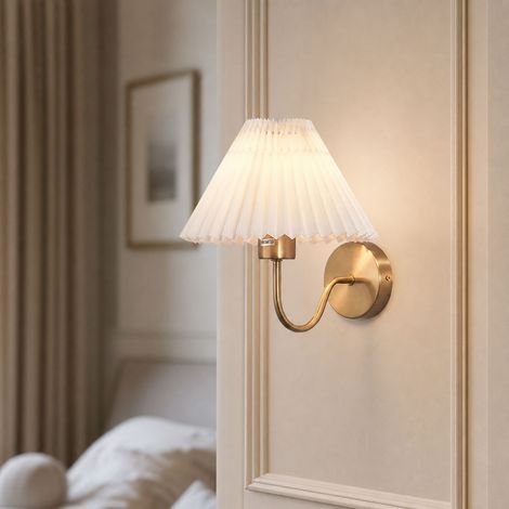 Applique murale style européen en fer et tissu, abat-jour blanc plissé, finition couleur cuivre, éclairage doux pour chambre ou hôtel, 24x25x27cm (1/5)