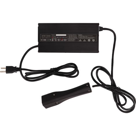 Chargeur de batterie Club Car avec affichage de charge sur prise à 3 broches, compatible avec la prise standard américaine EZ-GO RXV 100-120V. (1/5)