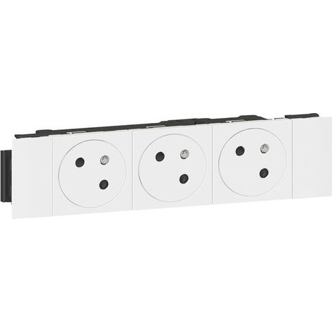 Legrand – Prise de courant complète pour goulotte – Installation à clipser – 3 prises – Type surface – 2P + T – Blanc