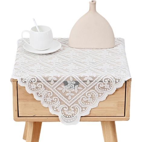 Nappe en dentelle transparente de luxe, chemin de table résistant aux taches, surfaces faciles à nettoyer, idéale pour les tables basses et les tables de chevet. (1/5)