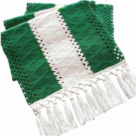 Nappe verte à franges idéale pour une décoration de maison de campagne, pour salle à manger ou chambre. (1/5)