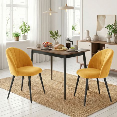 Ensemble de 2 chaises de salle à manger rembourrées avec dossier en velours à motif coquillage. 52 x 55 x 79 cm. Jaune