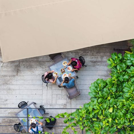 Rechteckiges beiges sonnensegel fur die terrasse - uv schutz