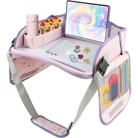Table de voyage pour enfant - Étanche - Avec planche à dessin transparente - Rose Plateau de voyage pliable avec bandoulière réglable et poches latérales, pour manger et jouer en voiture, bus, avion (1/5)