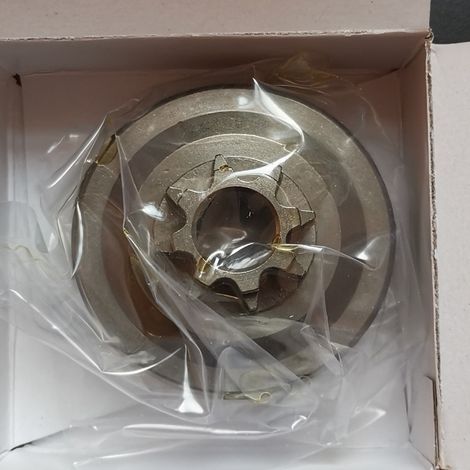 Pignon d'embrayage G2500 pignon droit (1/4"X8T) 2841-51110, pignon d'embrayage, pas de 1/4, 8 dents, convient aux tronçonneuses Komatsu G2500.