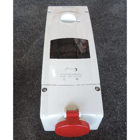 Prise socle saillie 3P+T 16A femelle 380-415V 50/60Hz rouge verrouillable 136x390mm avec rail DIN 6M 6h étanche IP44 ADVANCE 2