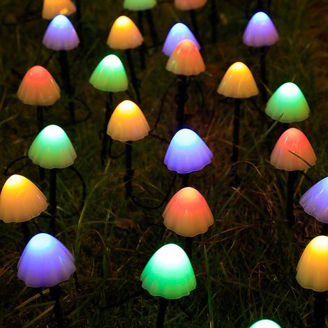 Esta guirnalda de luces solares con forma de seta tiene 20 bombillas y es ideal para jardines y patios. (5 m, luces de colores) (1/5)