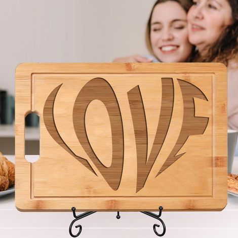 Planche à découper "LOVE" gravé – Cadeau romantique pour future mariée (1/5)