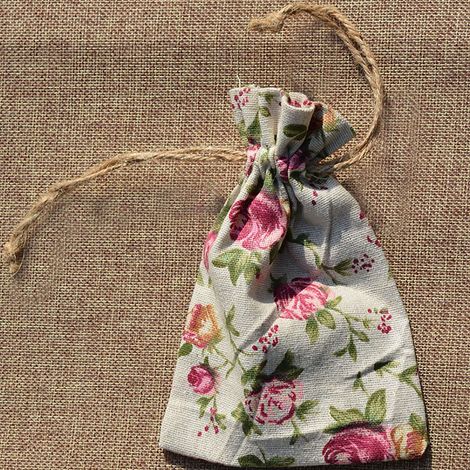 10 pochettes à cordon en lin imprimé, idéales pour ranger bijoux et accessoires. (1/5)