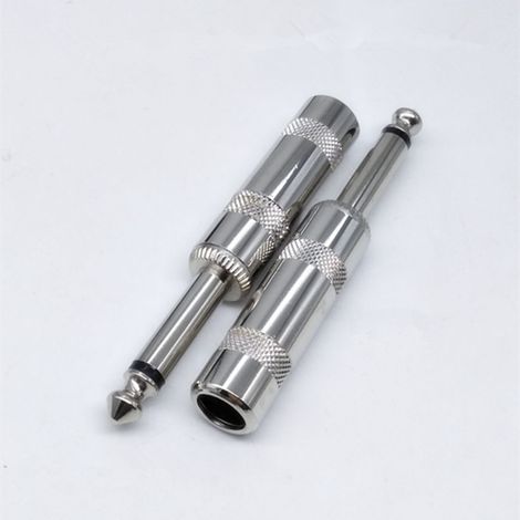 Supplied with a 6.35 mm nickel-plated mono plug, a 6.5 mm two-pin audio plug and a wireless microphone plug. (1/5)