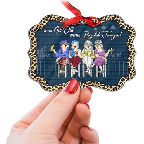 Décorations de Noël « We're Not Old » : pendentifs pour sapin, décorations de porte pour la chambre. (1/4)