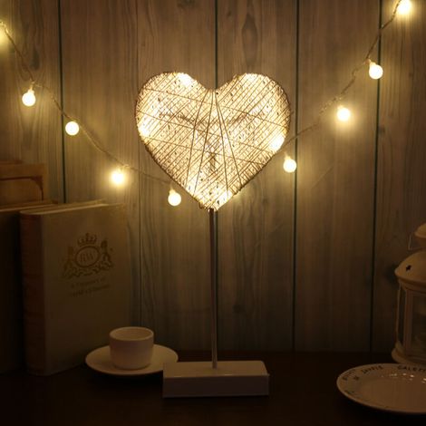 VURAHOME -Lampe de Table Décorative, Alimenté par Batterie Lampe de Chevet LED en Forme de Coeur, Éclairage de Nuit Lumière Blanc Chaleureuse, Décoration pour Maison Chambre Travail Sommeil - Blanc (1/4)