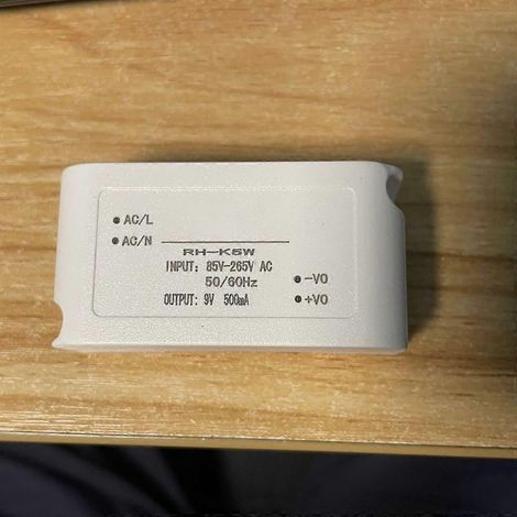 Adaptateur secteur haute efficacité AC85V-265V vers DC9V 500mA 4,5W (1/4)