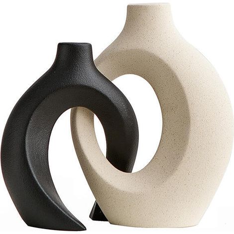 Ein Set aus zwei hohlen Keramikvasen im modernen nordisch-bohemischen Stil, geeignet für die Inneneinrichtung (weiß und schwarz). (1/5)