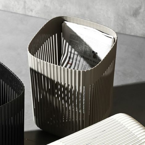 [Corbeille] [Aeste] [Modèle Mini] [Design perforé et grande capacité] Poubelle plastique design perforé, capacité 25L, couleur gris, dimensions 29.5x22.5x22.5cm, matériel durable pour maison et bureau (1/5)