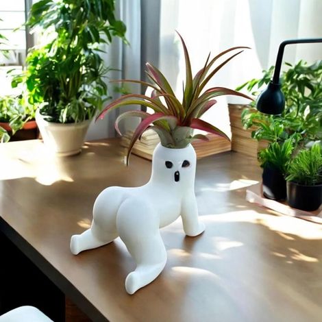 Dekorativer Ständer aus geformtem Kunstharz, Blume und Ananas, verspieltes Design, weiß, für den Innen- und Außenbereich.