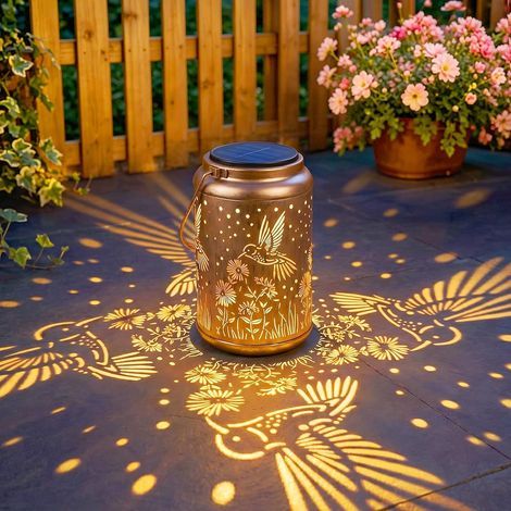 Geschenk für Frauen: Solarlaterne mit Kolibri-Motiv – für den Außenbereich – IP65 wasserdicht, Solar-Gartenleuchte aus bronzefarbenem Metall im Retro-Stil für Balkon, Terrasse, Veranda, Garten, Hof un (1/5)