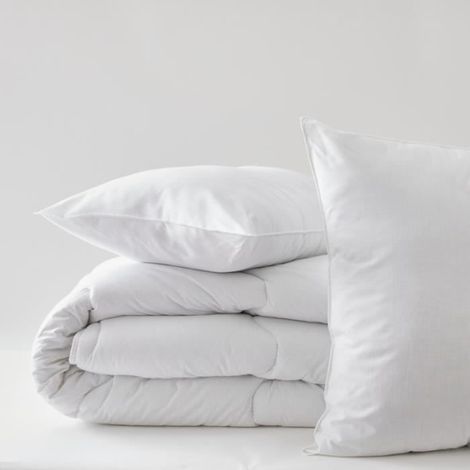 Pack Couette - Blanrêve - Très Chaude - 140 x 200 cm - 2 Oreillers - Anti Acarien