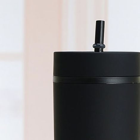 Gobelet à Paille Coloré en Plastique, Grande Capacité 16oz, Design Simple et Confortable au Toucher, Noir (1/5)