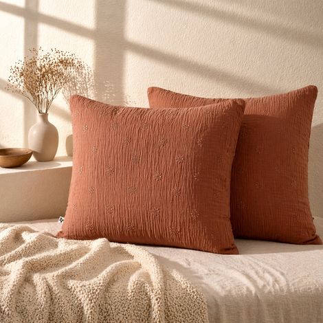 Lot de 2 Taies d’Oreiller 60 x 60 cm – Gaze de Coton Brodée – GAÏA BOHO Terracotta (1/4)
