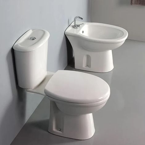 Sanitari monoblocco tradizionali con scarico a terra e copriwc Rak Karla (1/5)