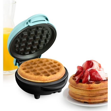 Gaufrier électrique individuel Nostalgia, surface de cuisson de 25 mm, idéal pour les pommes de terre rustiques, le pain perdu et le fromage - AquaForge (1/5)