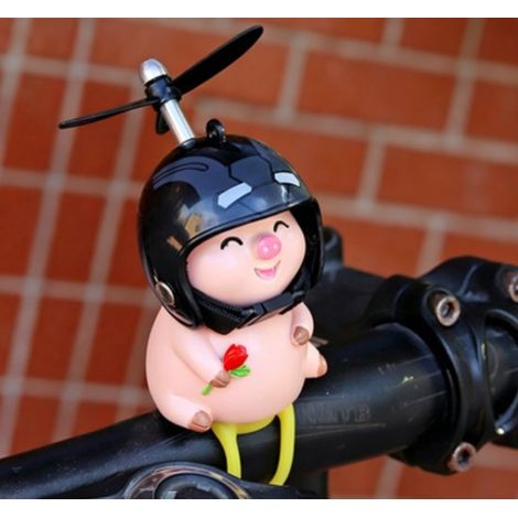 Simpatico peluche di maialino con casco, ciondolo portafortuna a forma di maialino per bicicletta, moto, auto elettrica, cruscotto, decorazione kawaii in gomma a forma di maialino per bambini e adulti (1/5)