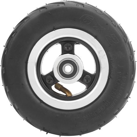 Pneus pneumatiques 6x2 avec moyeu en alliage d'aluminium pour une adhérence optimale, adaptés aux trottinettes électriques. (1/5)