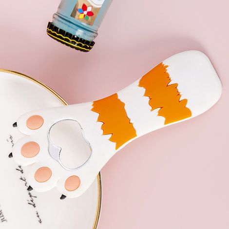 Ouvre-bouteille magnétique en silicone en forme de patte de chat, multifonctionnel, mignon et coloré, à rayures horizontales blanches. (1/5)