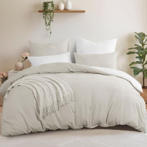 Housse de Couette 220x240 Réversible avec 2 Taies d'oreiller 65x65 cm (Beige/Blanc) - Parure de Lit 240 x 220 Adulte 2 Personne Microfibre, Parure Couette avec Fermetures éclair, Oeko TEX (1/5)