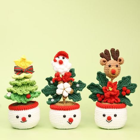 Decorazione Natalizia Fatta a Mano – Renne, Pupazzo di Neve o Bambola all'Uncinetto – Design Artigianale Elegante – Ideale per Ufficio e Piante in Vaso