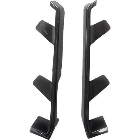 Una coppia di staffe di fissaggio per il rivestimento del paraurti anteriore (codici articolo: 670098798/670098797) per i modelli Ghibli 2018-2020, con coperture di supporto decorative.