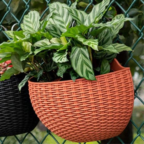 Pots de fleurs rouge vin. Pots de fleurs muraux avec crochets de drainage. (1/5)
