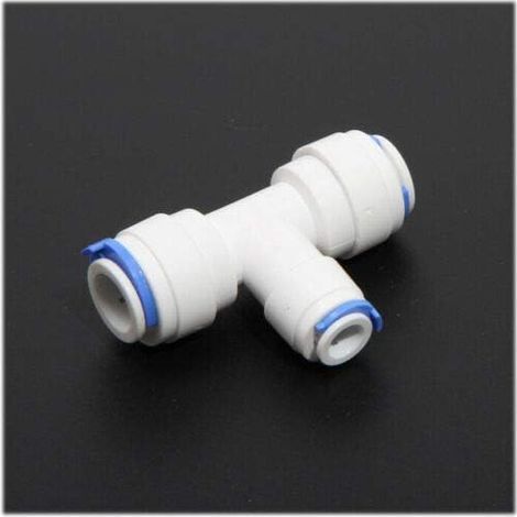 Pack of 10 quick-connect fittings for refrigerators, aquariums, and reverse osmosis systems. Dimensions: 5 cm long, 5 cm wide, 1.5 cm high. (1/3)
