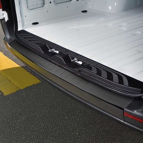 OMAC Ladekantenschutz Stoßstangenschutz für Mercedes Sprinter W907 2018-2026 – Edelstahl dark Chrom gebürstet (1/5)