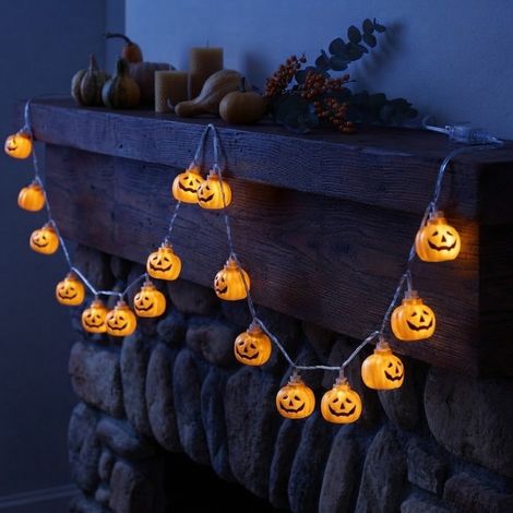 Hanging LED Light-Up Pumpkin Garland (1/2)