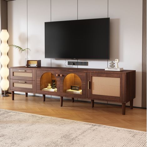 Meuble TV marron 180 cm, adapté pour TV 80" - 2 tiroirs, 2 portes vitrées cintrées + 1 porte en rotin, éclairage LED 16 couleurs (1/5)