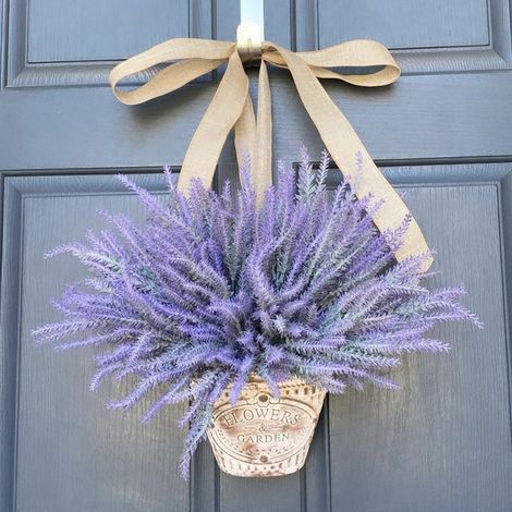 Fleurs artificielles suspendues dans un panier pour porte d'entrée, couronne de lavande à suspendre, décoration extérieure et intérieure pour patio, pelouse, cour, jardin (1/5)