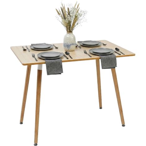 Quadratischer Esstisch mit Bambusbeinen