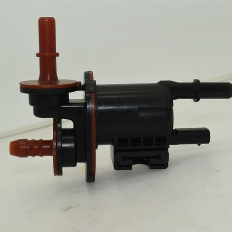 Das Magnetventil 136200-7590 EU5A-9G866-CE ist eine Automobilkomponente, die speziell für Dieselmotor-Einspritzsteuerungssysteme entwickelt wurde.